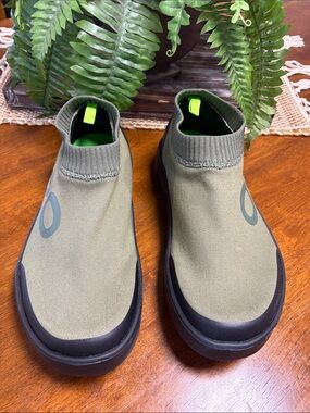 OOFOS Men's Olive Slip-On Knit Sneakers